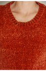 Krótki, puszysty sweter z rozporkami w kolorze rdzy