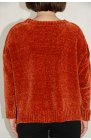 Krótki, puszysty sweter z rozporkami w kolorze rdzy